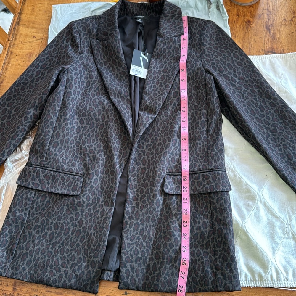 Brand new with tags - Simply Vera leopard blazer super soft XS fits like a small - Picture 2 of 3